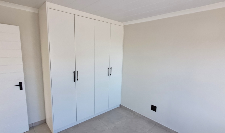 4 Bedroom Property for Sale in Hoogland Western Cape